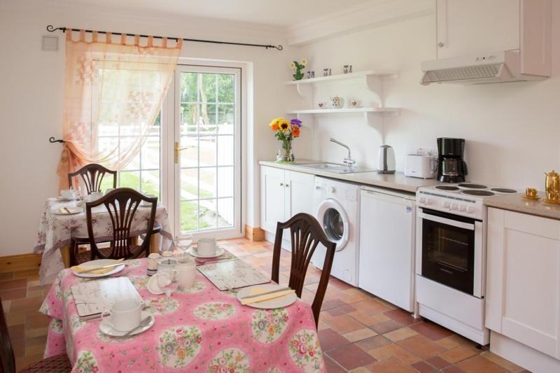 Shannon Breeze B&B Killaloe Bagian luar foto